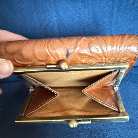 Patricia Nash Tan Leather Kiss-Lock Coin Wallet - Picture 2 of 9